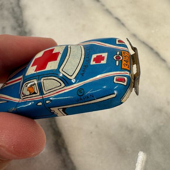Vintage Ambulance japanese matchbox car - Picture 6 of 7